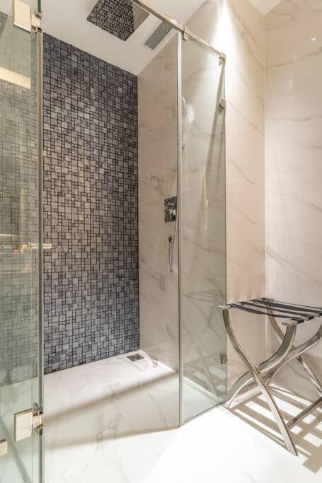 The Rixx Boutique- Opera House- Smarttv65in - Pool TP. Hồ Chí Minh